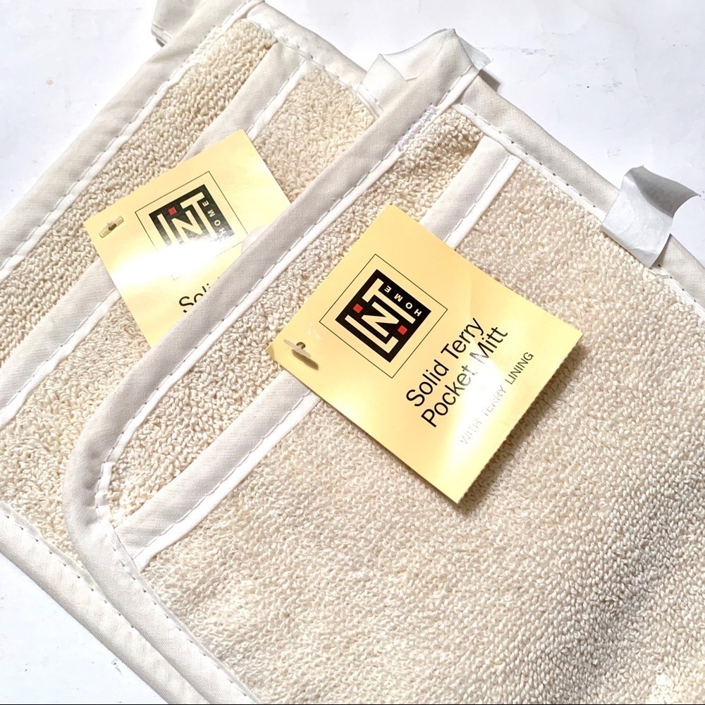 NWT LINENS N THINGS Solid Terry Pocket Mitt x 2